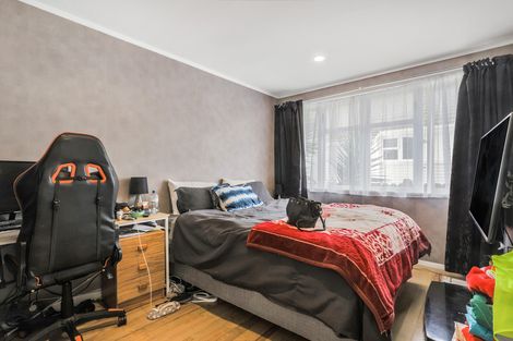 Photo of property in 15 Arimu Road, Papakura, 2110