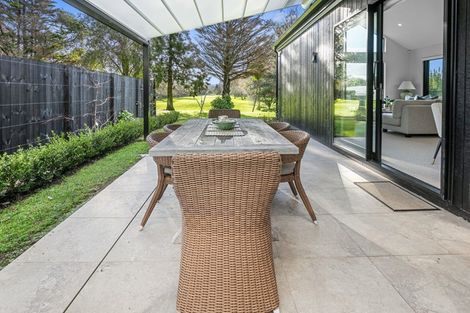 Photo of property in 15 Lynette Place, Pauanui, 3579