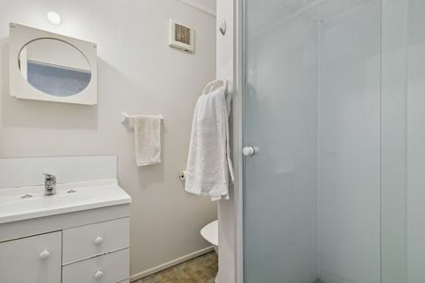 Photo of property in 23 Griffiths Grove, Newlands, Wellington, 6037