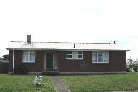 Photo of property in 15 Matipo Street, Castlecliff, Whanganui, 4501