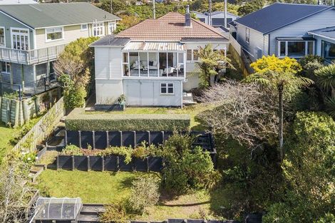 Photo of property in 121 The Ridgeway, Mornington, Wellington, 6021