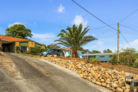Photo of property in 13 Surf Road, Stanmore Bay, Whangaparaoa, 0932