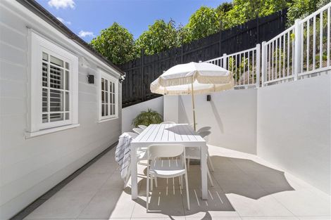 Photo of property in 3/92 Victoria Road, Devonport, Auckland, 0624