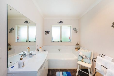 Photo of property in 30 Ursula Drive, Feilding, 4702