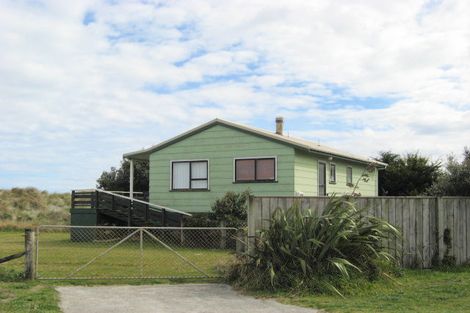 Photo of property in 61 Manga-pirau Street, Waikawa Beach, Manakau, 5573
