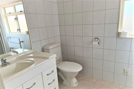 Photo of property in 11 Heath Avenue, Northcote, Auckland, 0627