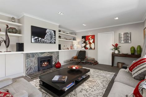 Photo of property in 35 Grahams Road, Ilam, Christchurch, 8041