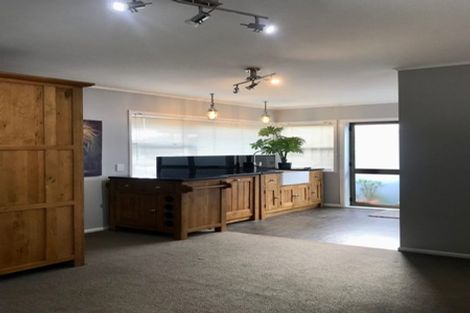 Photo of property in 1 Aurea Avenue, Pakuranga, Auckland, 2010