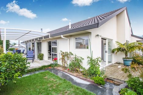 Photo of property in 14 Bridgehead Cove, West Harbour, Auckland, 0618