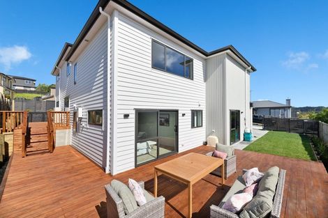 Photo of property in 5 Eric Gifford Drive, Ranui, Auckland, 0612