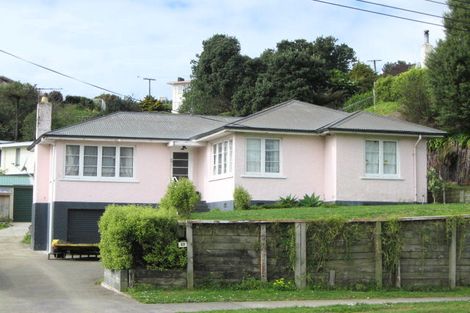 Photo of property in 17 Seaview Road, Marfell, New Plymouth, 4310