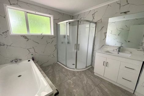 Photo of property in 1/663 Beach Road, Rothesay Bay, Auckland, 0630