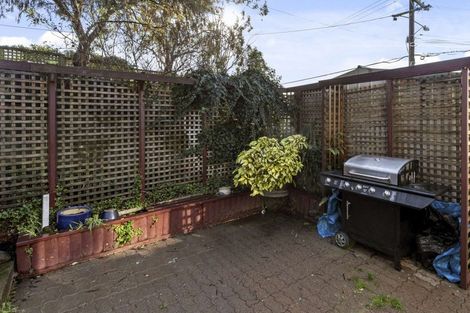 Photo of property in 5 Bird Grove, Stokes Valley, Lower Hutt, 5019