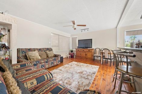 Photo of property in 78 Reynella Drive, Massey, Auckland, 0614