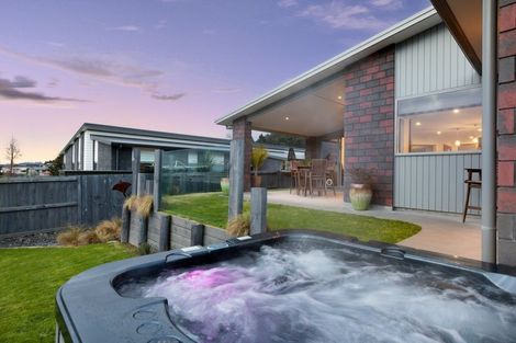 Photo of property in 20 Rochfort Crescent, Pyes Pa, Tauranga, 3112