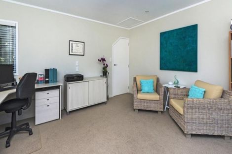 Photo of property in 8 Towra Place, Botany Downs, Auckland, 2010