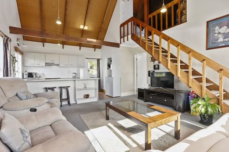 Photo of property in 6a D'oyly Drive, Stanmore Bay, Whangaparaoa, 0932