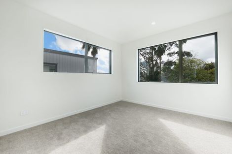 Photo of property in 23b Caribbean Drive, Unsworth Heights, Auckland, 0632
