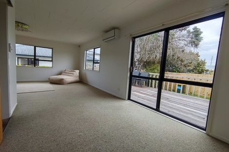 Photo of property in 47 Meadowood Drive, Unsworth Heights, Auckland, 0632
