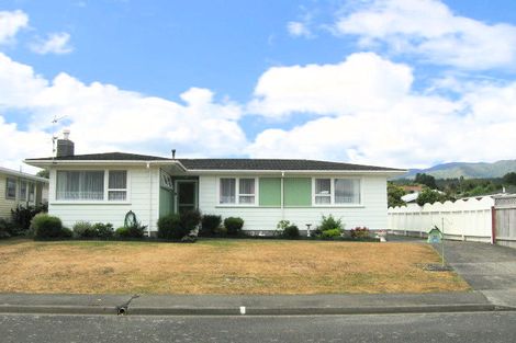 Photo of property in 12 Roband Crescent, Brown Owl, Upper Hutt, 5018