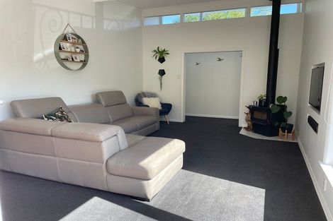 Photo of property in 6 Fendalton Crescent, Pinehaven, Upper Hutt, 5019