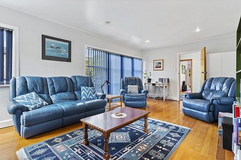 Photo of property in 77 Buscomb Avenue, Henderson, Auckland, 0610