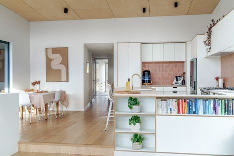 Photo of property in 17 Doug Ledgerwood Drive, Wanaka, 9305