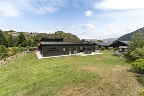 Photo of property in 43 Peregrine Falcon Road, Mount Creighton, Queenstown, 9371