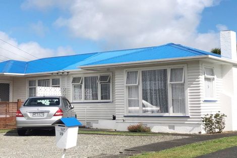 Photo of property in 19 Karaka Crescent, Levin, 5510