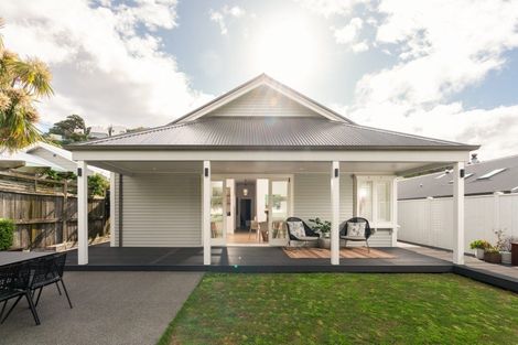 Photo of property in 23 Ferry Street, Seatoun, Wellington, 6022