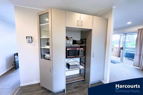 Photo of property in 25 Peterhouse Place, West Harbour, Auckland, 0618