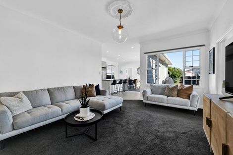 Photo of property in 11 Fantham Street, Hawera, 4610