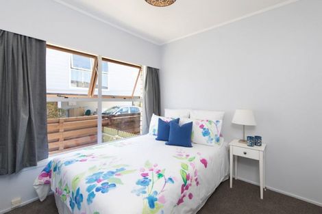 Photo of property in 2/45 Knightsbridge Drive, Forrest Hill, Auckland, 0620