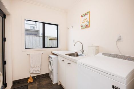 Photo of property in 7 Vaucluse Heights, Fitzherbert, Palmerston North, 4410