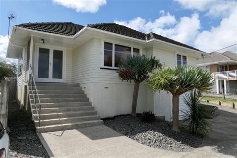 Photo of property in 13 Glen Marine Parade, Glendene, Auckland, 0602