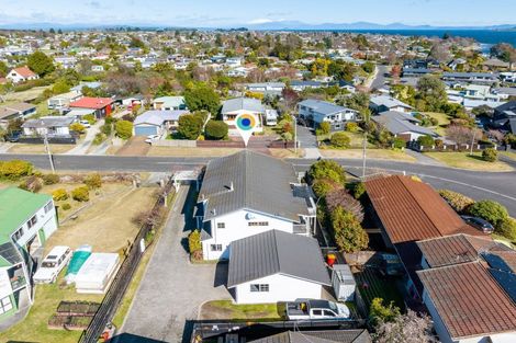 Photo of property in 4 Ingle Avenue, Waipahihi, Taupo, 3330