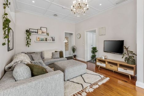 Photo of property in 2/221 Onewa Road, Birkenhead, Auckland, 0626