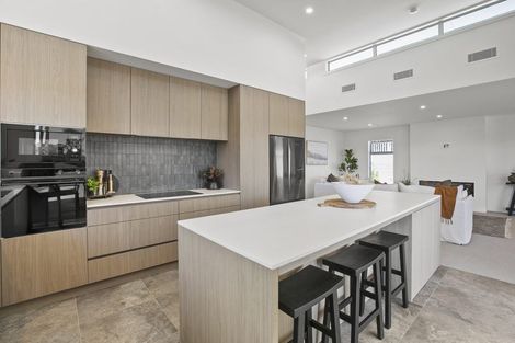 Photo of property in 63 Mangorei Road, Strandon, New Plymouth, 4312