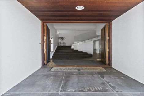 Photo of property in 5a Craig Road, Milford, Auckland, 0620