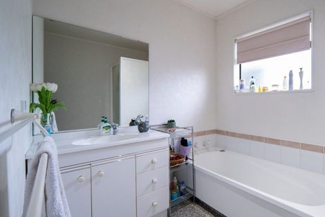 Photo of property in 35 Hastings Place, Hamilton Lake, Hamilton, 3204