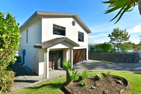 Photo of property in 81 Vipond Road, Stanmore Bay, Whangaparaoa, 0932
