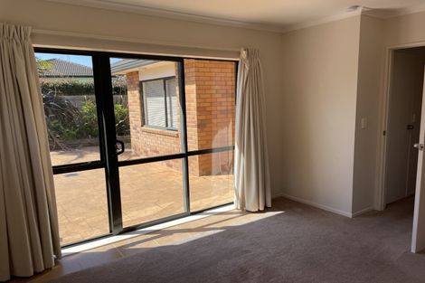 Photo of property in 22 Rathmar Drive, Manurewa, Auckland, 2105