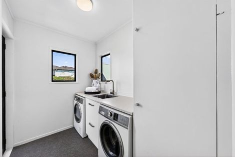 Photo of property in 2/10 Sylvan Park Avenue, Milford, Auckland, 0620