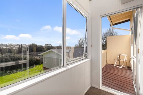 Photo of property in 2/58 Pupuke Road, Hillcrest, Auckland, 0627