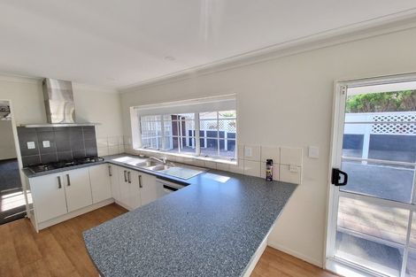 Photo of property in 2 Framalda Place, Conifer Grove, Takanini, 2112