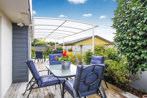 Photo of property in 14 Bridgehead Cove, West Harbour, Auckland, 0618