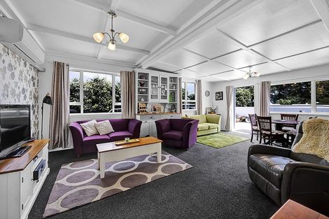 Photo of property in 10 Lincoln Street, Patea, 4520