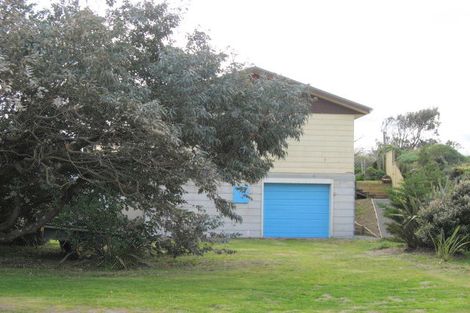 Photo of property in 21 James Street, Waikawa Beach, Levin, 5573
