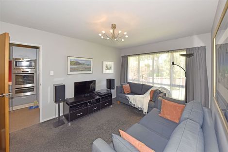 Photo of property in 11 Thornwood Place, Redwood, Christchurch, 8051