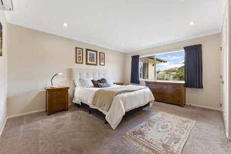 Photo of property in 32 Titoki Road, Waikanae Beach, Waikanae, 5036